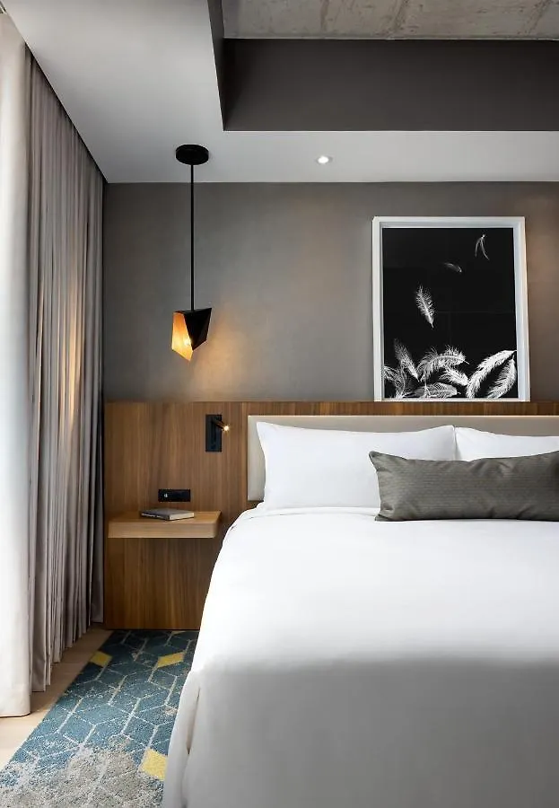 Humaniti Hotel Montreal, Autograph Collection