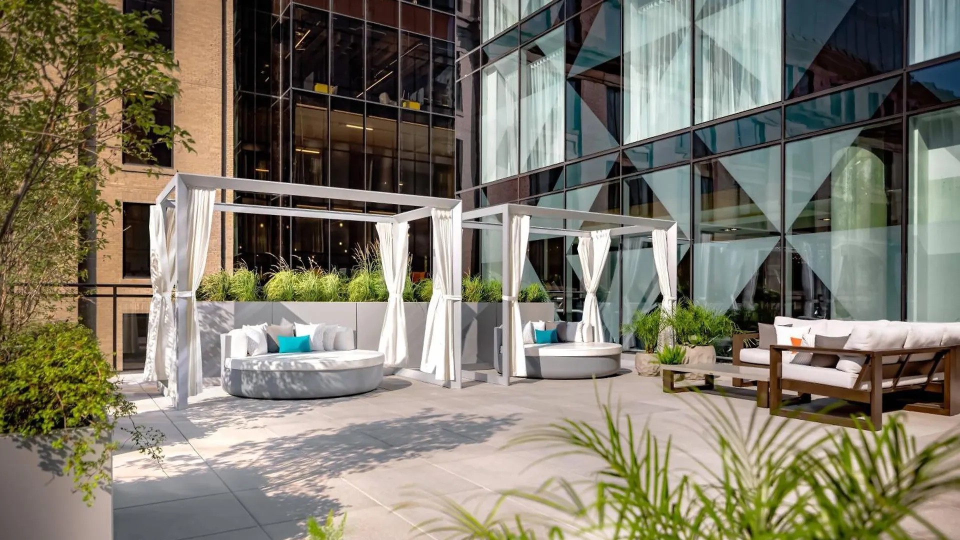 Humaniti Hotel Montreal, Autograph Collection 4*,  Kanada