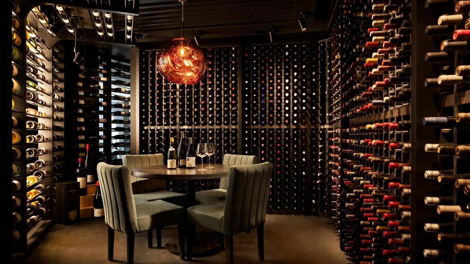 Humaniti Hotel Montreal, Autograph Collection