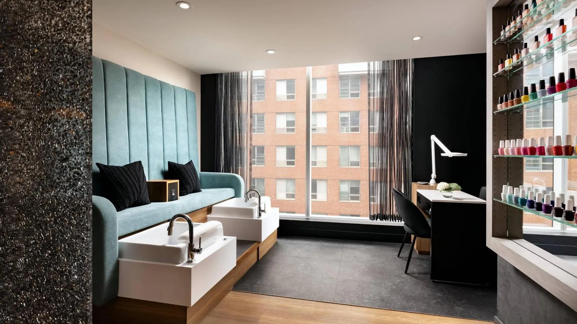 Humaniti Hotel Montreal, Autograph Collection