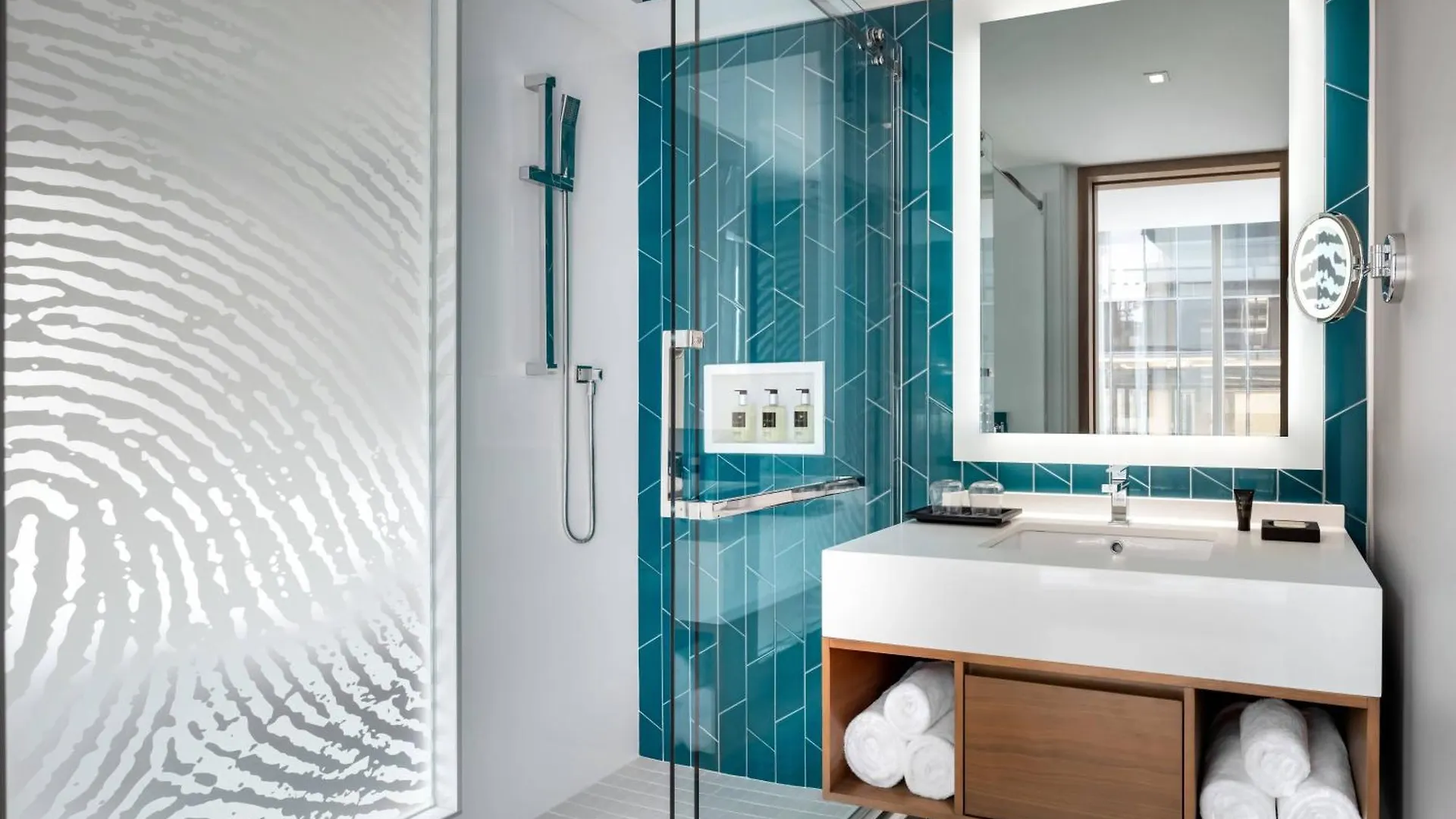 Humaniti Hotel Montreal, Autograph Collection