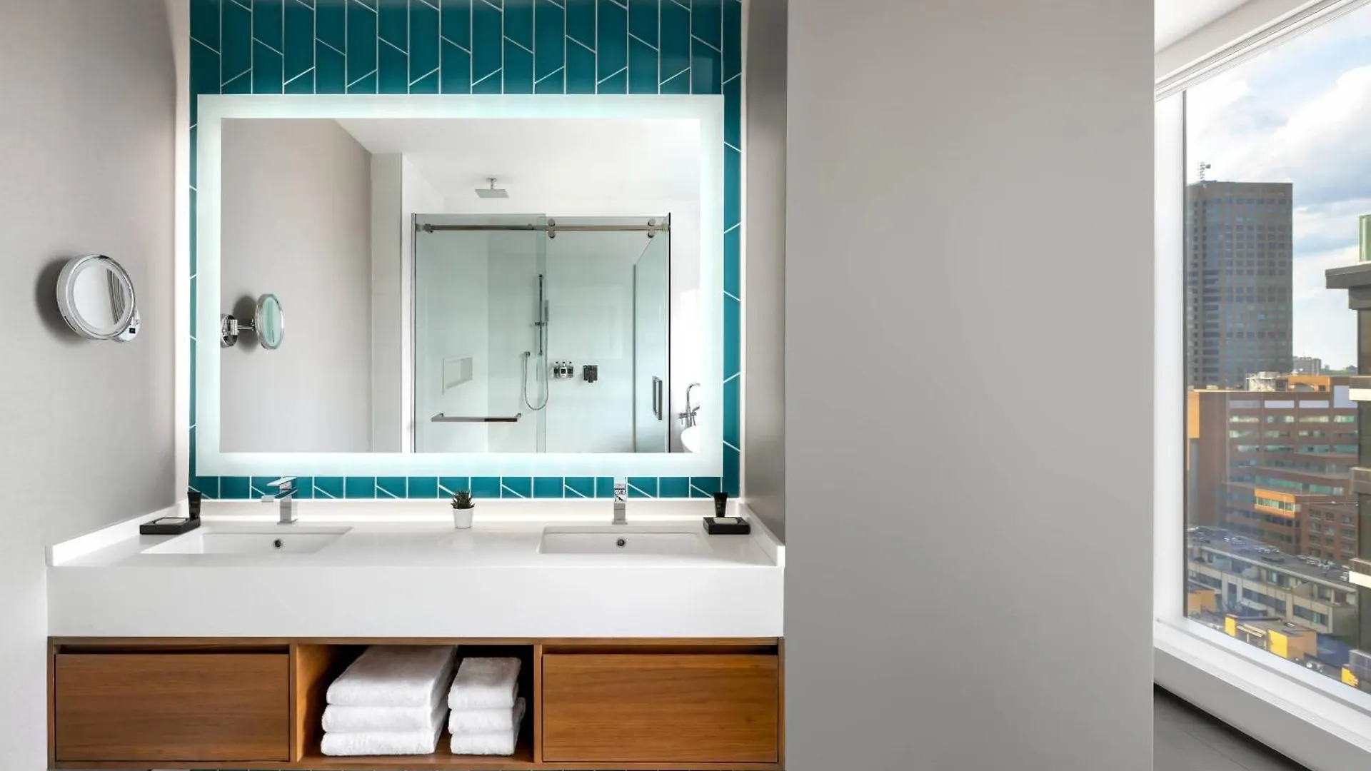 Humaniti Hotel Montreal, Autograph Collection 4*,  Kanada