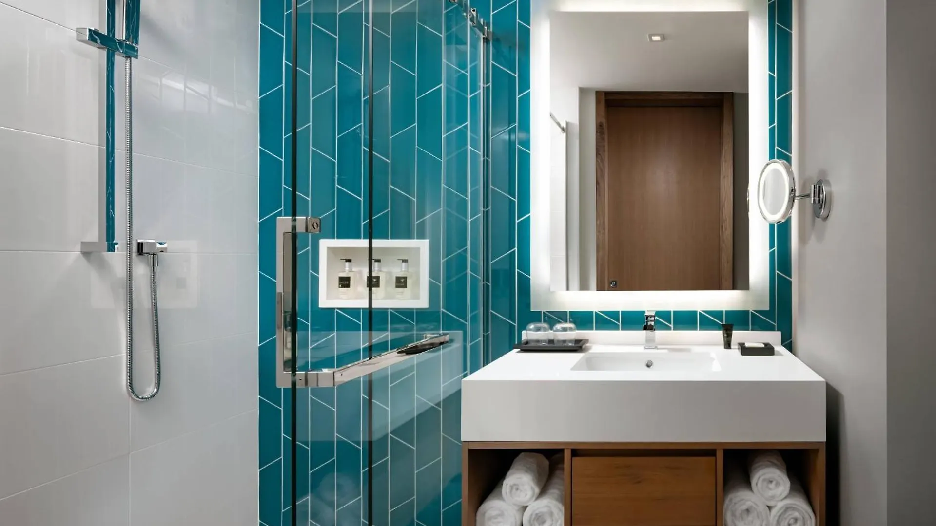 Humaniti Hotel Montreal, Autograph Collection